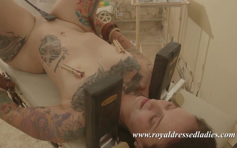 Tatto Vulva mit Sexspielzeug doktern Teil 1 RDL Zahnbürste